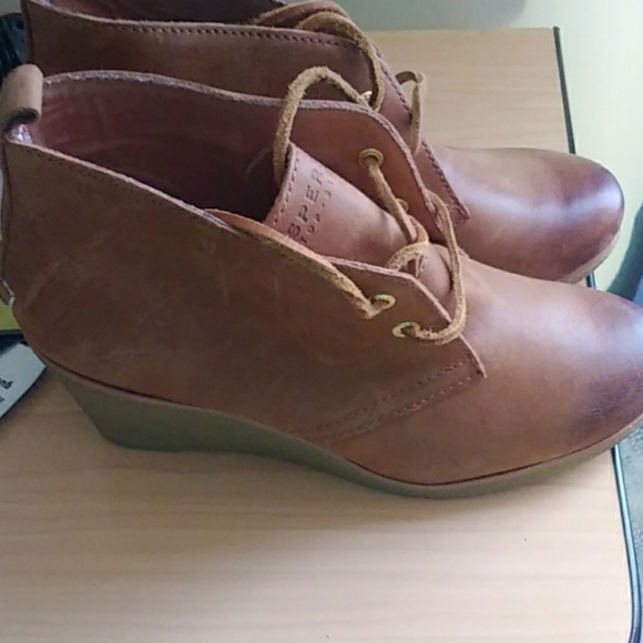 Shoes - Picture 2 of 3